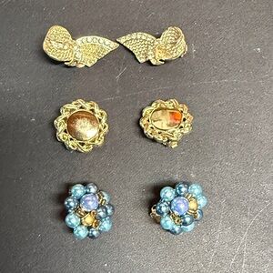 Vintage Gold and Blue Beaded Cluster Earrings - Clip earrings